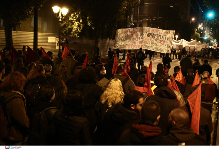 Πόλεμος στην Ουκρανία: Σε εξέλιξη αντιπολεμικό συλλαλητήριο στο κέντρο της Αθήνας
