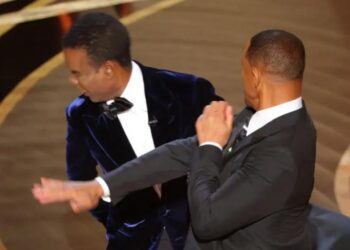 Απίστευτα στα Όσκαρ 2022: Ο Γουίλ Σμιθ λίγο πριν παραλάβει το Οσκαρ γρονθοκόπησε τον Κρις Ροκ πάνω στη σκηνή!