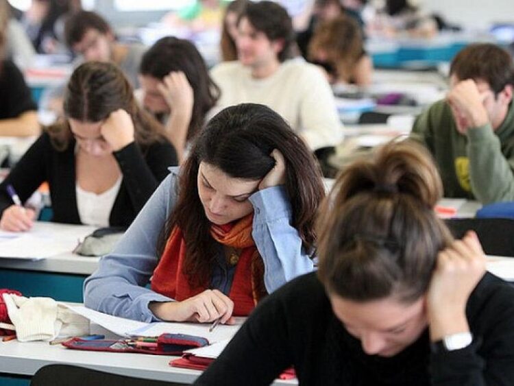 Πανελλήνιες 2022: Ποιοι υποψήφιοι θα διεκδικήσουν θέσεις χωρίς την προϋπόθεση της ΕΒΕ