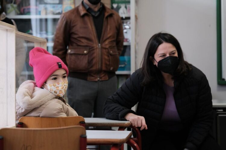 ΥΠΑΙΘ: «Η Ελλάδα ανοίγει μία μεγάλη αγκαλιά για τους μαθητές από την Ουκρανία»