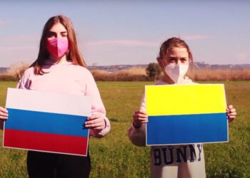 “Το όνειρό μας, η Ειρήνη”: Μαθήτριες και μαθητές από την Ηλεία στέλνουν μήνυμα της εκεχειρίας για τον πόλεμο στην Ουκρανία (video)