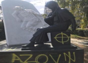 Καλλιθέα: Το ΥΠΕΞ καταδικάζει τη βεβήλωση του μνημείου για τους Σοβιετικούς στρατιώτες με ναζιστικά σύμβολα