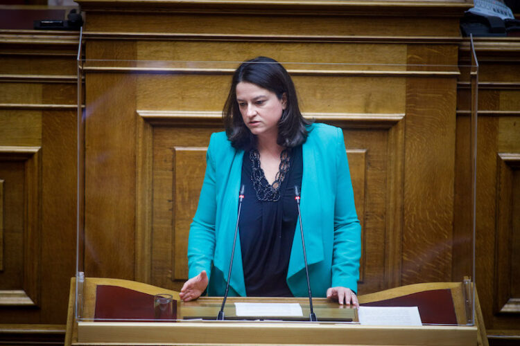 Θεσμοθετείται αμοιβή για τους εκπαιδευτικούς που συμμετέχουν στις εξετάσεις για τα Πρότυπα Σχολεία και στην κλήρωση στα Πειραματικά