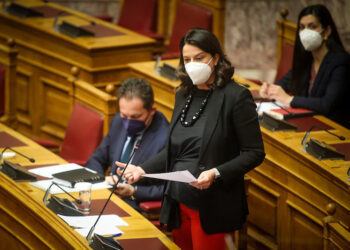 voucher 200 ευρώ: Τις αμέσως επόμενες ημέρες θα ανοίξει η πλατφόρμα  ανακοίνωσε η Ν. Κεραμέως