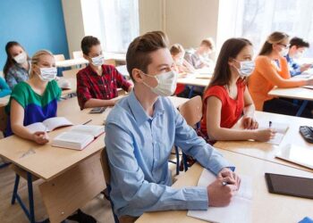 Γονείς: Ξεσηκώνονται για άρνηση περικοπής της ύλης και Τράπεζα Θεμάτων