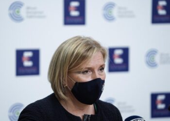 Μ. Γκάγκα: Καταργείται το πρόστιμο των 100 ευρώ στους ανεμβολίαστους άνω των 60 από τον επόμενο μήνα