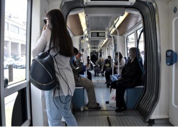 Ποιοι μαθητές άνω των 18 ετών δικαιούνται μειωμένο εισιτήριο στα ΜΜΜ