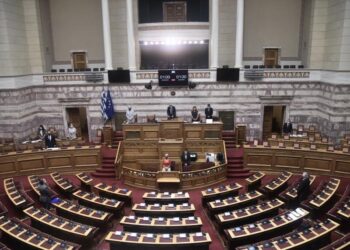 Στη Βουλή το αίτημα του ΠΑΣΑΔ για 11.000 διορισμούς εκπαιδευτικών