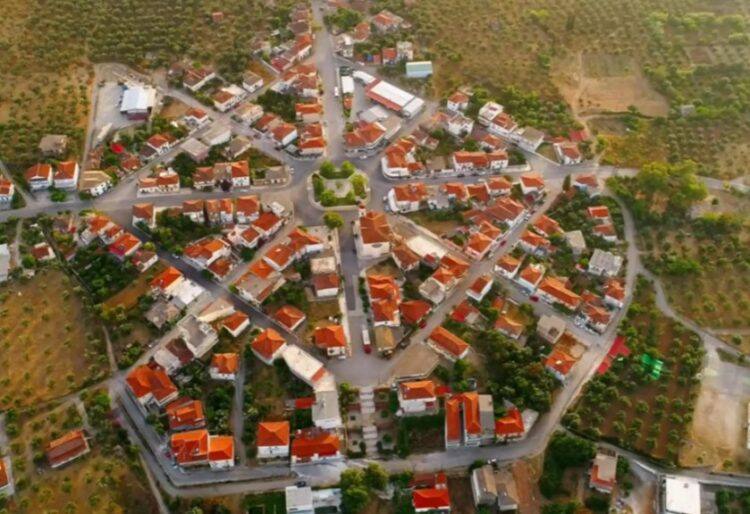 Μεσσηνία: Ένα γραφικό χωριό που είναι πολεοδομικό αριστούργημα – Οι εικόνες που εντυπωσιάζουν