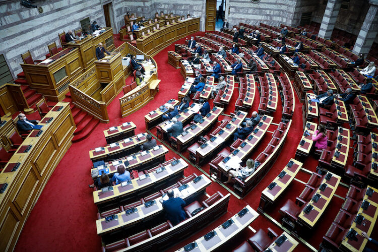 Ψηφίστηκε η τροπολογία για τη λειτουργία Φροντιστηρίων και ΚΞΓ τις Κυριακές και αργίες για τις εξετάσεις των μαθητών