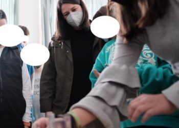 Eπιτραπέζιο παιχνίδι  με μαθητές έπαιξε η Ν. Κεραμέως