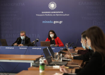 Αντιπαράθεση , με ανταλλαγή ανακοινώσεων μεταξύ  Χημικών (ΕΕΧ)  και  ΙΕΠ, για τα νέα  Προγράμματα Σπουδών