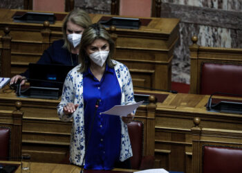 Ζ. Μακρή: Θα τιμωρηθούν οι εκπαιδευτικοί που ιδεοληπτικά, με εμμονή και  απείθεια δεν εφαρμόζουν τους νόμους