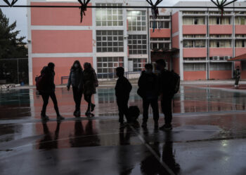Ένα  rapid τεστ την εβδομάδα για  ανεμβολίαστους  εκπαιδευτικούς και   μέλη ΔΕΠ