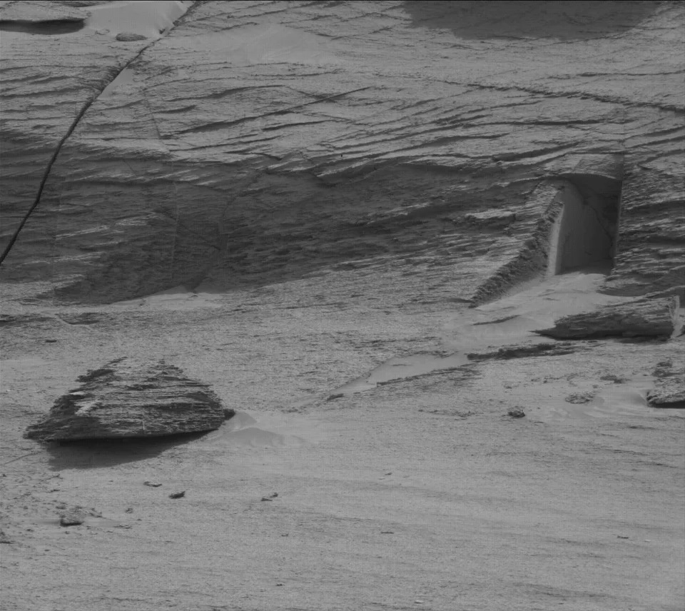 NASA: Φωτογραφία του Curiosity δείχνει μία… πόρτα σε βράχο του πλανήτη Άρη