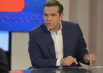 Τσίπρας για Μητσοτάκη: Μετά από 9 μήνες αισχροκέρδειας, τώρα ξαφνικά βρήκαν λεφτόδεντρα στην κυβέρνηση;