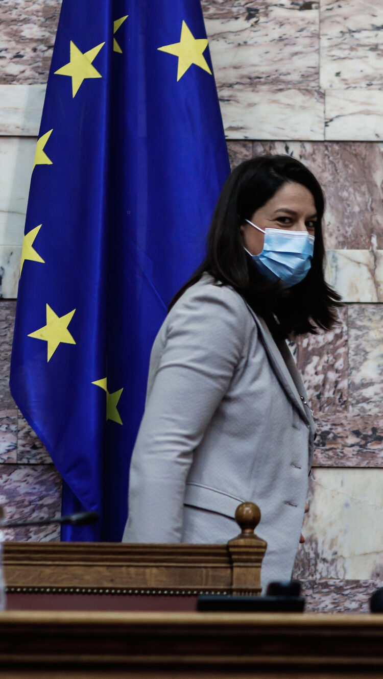 Οδικώς για τα Γιάννενα αναχώρησε  η Ν. Κεραμέως για τη Σύνοδο Πρυτάνεων