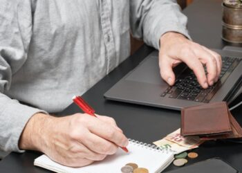 Επίδομα παιδιού: Ποιοί θα λάβουν τρεισήμισι δόσεις – Πληρωμές