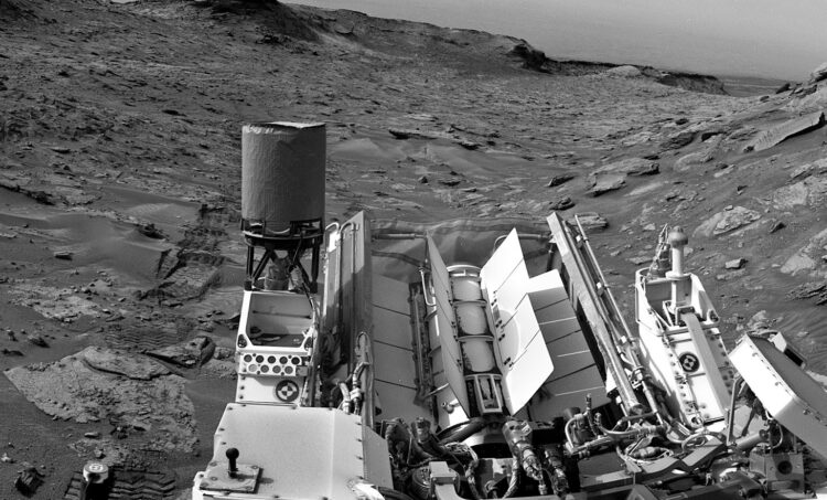 NASA: Φωτογραφία του Curiosity δείχνει μία… πόρτα σε βράχο του πλανήτη Άρη (φωτο, video)