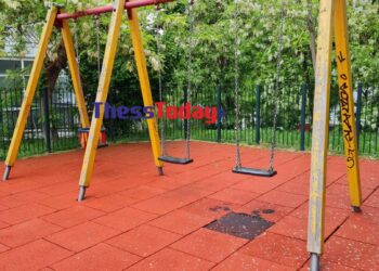 Θεσσαλονίκη: Σε τραγική κατάσταση παιδικές χαρές της πόλης – Διαλυμένες και επικίνδυνες (φωτο, video)