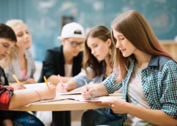 Πανελλήνιες 2022: Ανατροπές στις βάσεις εισαγωγής;