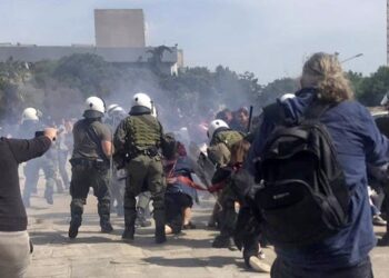 ΑΠΘ: Κλειστό το Βιολογικό μετά το άγριο ξύλο ανάμεσα σε φοιτητές και ΜΑΤ – Νέα συγκέντρωση διαμαρτυρίας την Τετάρτη