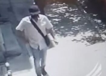 Πειραιάς: Ληστής ακολούθησε 11χρονο μαθητή μετά το σχολείο – Τον έσπρωξε και μπήκε στο σπίτι του