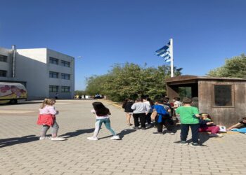 Περιφέρεια Κρήτης: Με επιτυχία στα σχολεία το πρόγραμμα πρόληψης της κινητής οδοντιατρικής μονάδας