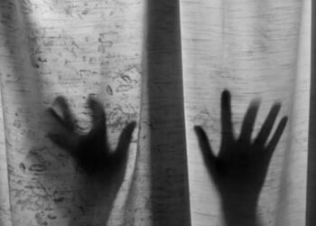 Λάρισα: 51χρονη ήταν κλεισμένη σε διαμέρισμα για 42 χρόνια – Την ανακάλυψαν επειδή πέθανε η μητέρα της