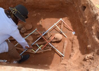 Στην Κοζάνη ανακάλυψαν τάφο γυναίκας που έζησε πριν 2.100 χρόνια (φωτο)