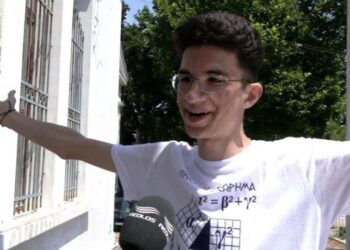 Ιρανός πρόσφυγας ήρθε με βάρκα στην Ελλάδα κι εγραψε 20 Μαθηματικά, 20 Φυσική, 19,5 Χημεία