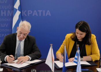 Μνημόνιο  στην   Ελληνομάθεια υπογράφηκε  μεταξύ Ελλάδας-Κύπρου