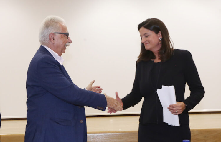 Η Ν. Κεραμέως ανακαλεί εγκύκλιο “Γαβρόγλου”, για μετατάξεις εκπαιδευτικών οι οποίοι δεν έχουν διδακτορικό,    σε θέση Ε.Δ.Ι.Π. ή Ε.Ε.Π.