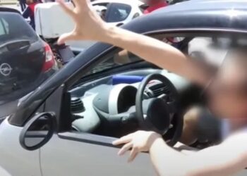 Νέος ΚΟΚ – Μούντζα: Βαρύ πρόστιμο και αφαίρεση διπλώματος