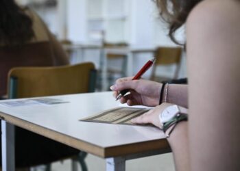 Πανελλήνιες 2022: «Σφαγή» υποψηφίων ΓΕΛ στα Μαθηματικά, χαμηλές πτήσεις σε Ιστορία, Φυσική, Λατινικά