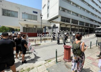 ΤΩΡΑ: Νέα συγκέντρωση φοιτητών κατά της αστυνομικής παρουσίας στο ΑΠΘ (video)