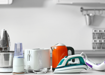 Ενέργεια: Πόσο ρεύμα «καίνε» οι οικιακές συσκευές – Τρόποι για χαμηλότερη κατανάλωση