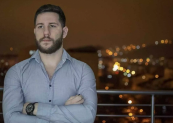 «Σώθηκα από μια σχεδόν ξεφούσκωτη μπάλα» – Η κατάθεση ψυχής του 30χρονου που κολυμπούσε για 20 ώρες