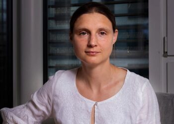 Μαρίνα Βιαζόφσκα: Η Ουκρανή που εν μέσω πολέμου κέρδισε το μαθηματικό βραβείο Fields (φωτο, video)