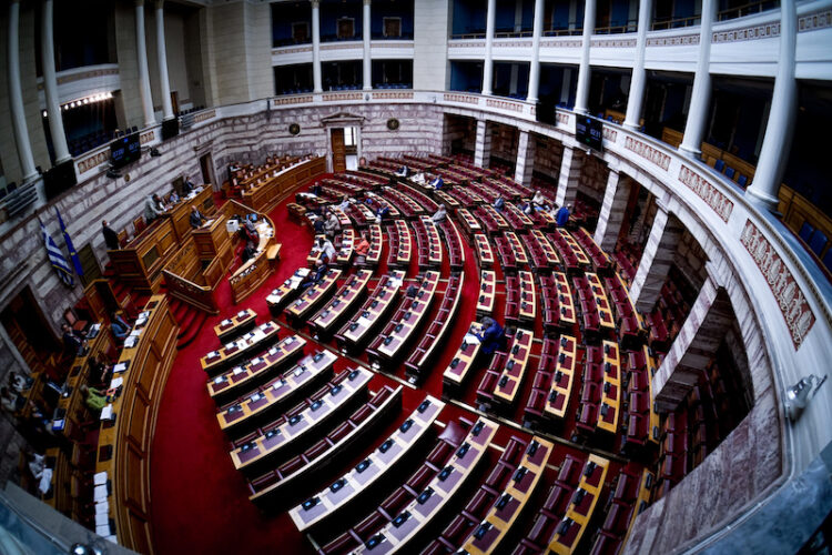 Ψηφίστηκε το νομοσχέδιο για τα ΑΕΙ- Αποχή από τη ψηφοφορία έκαναν οι Βουλευτές του ΣΥΡΙΖΑ