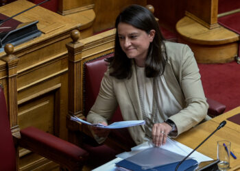 Παιδαγωγική  και Διδακτική  Επάρκεια : Τι άλλαξε στο “πάρα πέντε” στη Βουλή