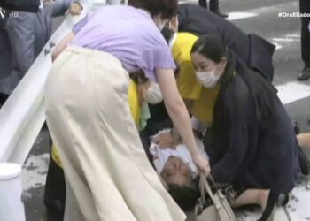 Ιαπωνία: Σε σοκ η χώρα μετά τον πυροβολισμό του Σίνζο Άμπε – Με αυτοσχέδιο όπλο ο 41χρονος δράστης (video)