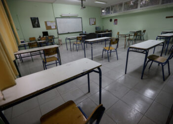 Τι διδάσκουν τα σχολικά βιβλία για την πτώση της διδακτορίας