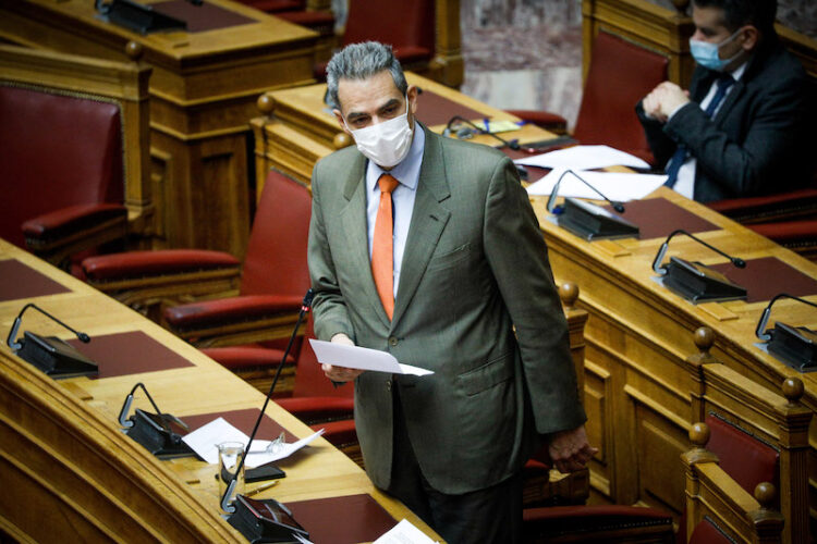 Ε. Συρίγος: Γιατί η Ακαδημία Αθηνών ζητά την επιστροφή δεδουλευμένων από τρεις πρώην συμβασιούχους εργαζομένους της