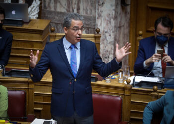 Το “έλα να δεις” έγινε στη Βουλή μετά την αναφορά του Α. Συρίγου ότι η χούντα   δεν έπεσε από μαζικές λαϊκές αντιδράσεις αλλά λόγω της Κυπριακής τραγωδ