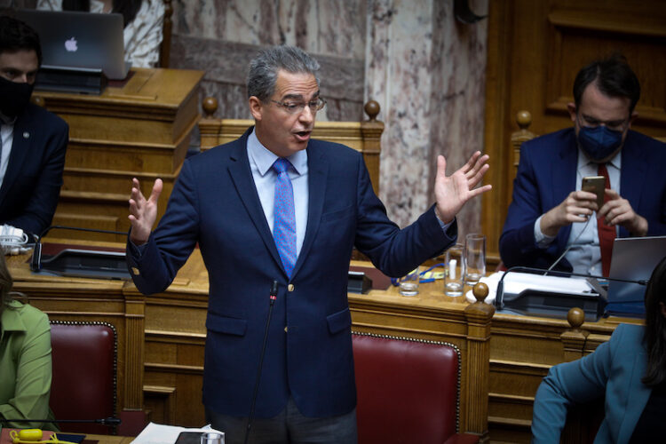 Το “έλα να δεις” έγινε στη Βουλή μετά την αναφορά του Α. Συρίγου ότι η χούντα   δεν έπεσε από μαζικές λαϊκές αντιδράσεις αλλά λόγω της Κυπριακής τραγωδ