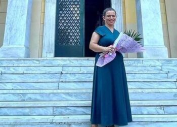 Θεσσαλονίκη: Μητέρα εννιά παιδιών παίρνει το πτυχίο της με άριστα από το ΑΠΘ