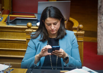 Ν. Κεραμέως: Το κινητό είναι το μόνο που δεν αποχωρίζομαι από κοντά μου