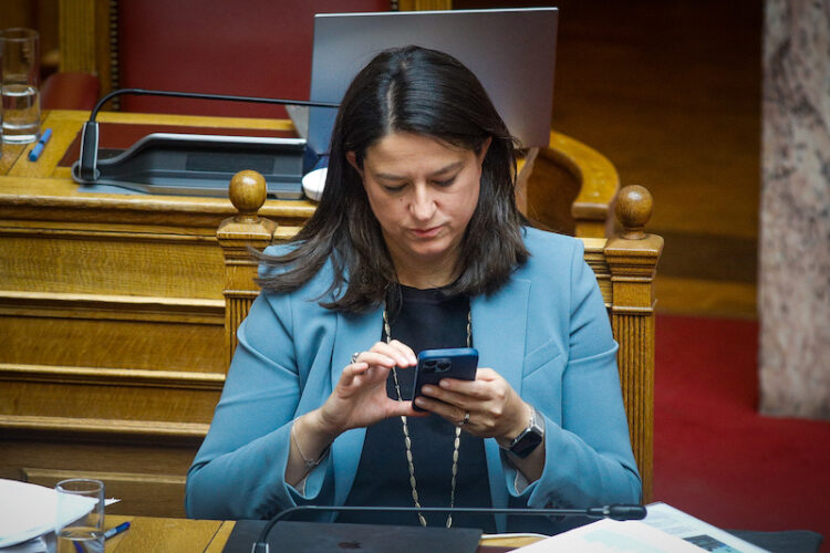 Ν. Κεραμέως: Το κινητό είναι το μόνο που δεν αποχωρίζομαι από κοντά μου