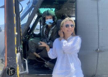 Η Ζ. Μακρή σε ελικόπτερο Απάτσι